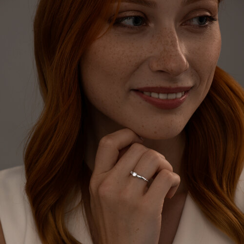 Кольцо из серебра с фианитом из серебро — вид 3