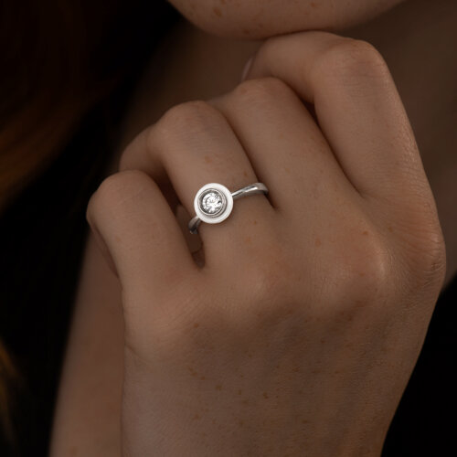 Кольцо из серебра с керамической вставкой и фианитом из серебро — вид 2