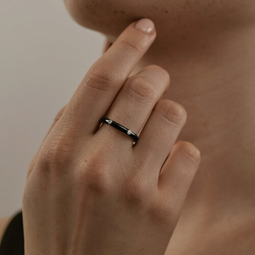 Кольцо из серебра с фианитами и эмалью из серебро — вид 3