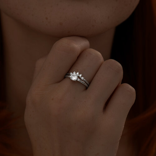 Кольцо из серебра с фианитами из серебро — вид 3