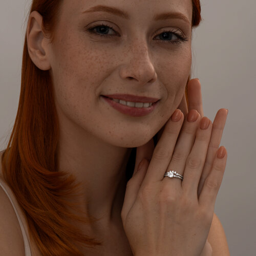 Кольцо из серебра с фианитами из серебро — вид 4