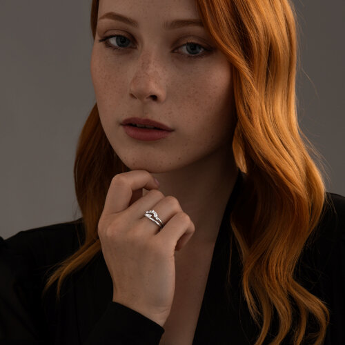 Кольцо из серебра с фианитами из серебро — вид 3