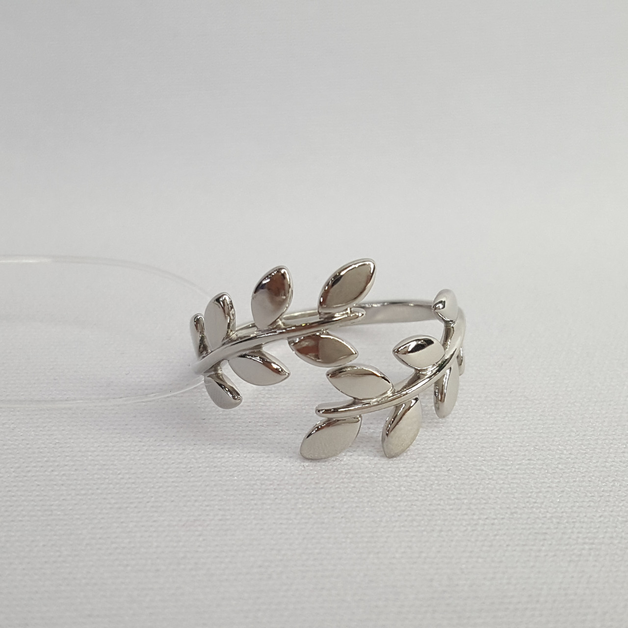 Кольцо из серебра - видео на модели