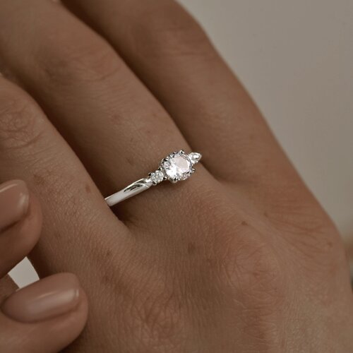 Кольцо из серебра с фианитами из серебро — вид 2