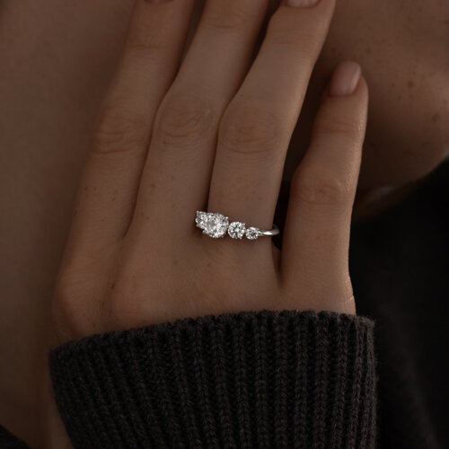 Кольцо из серебра с фианитами из серебро — вид 2