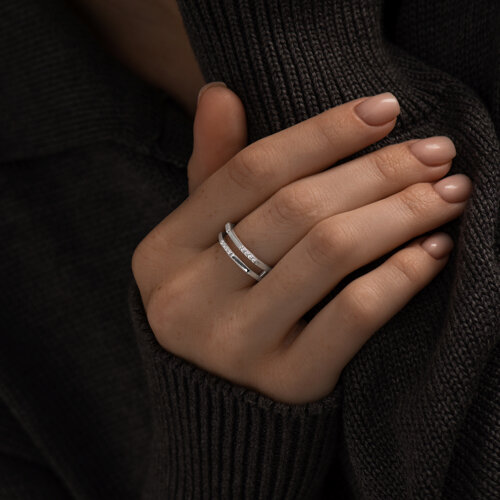 Кольцо из серебра с фианитами из серебро — вид 2