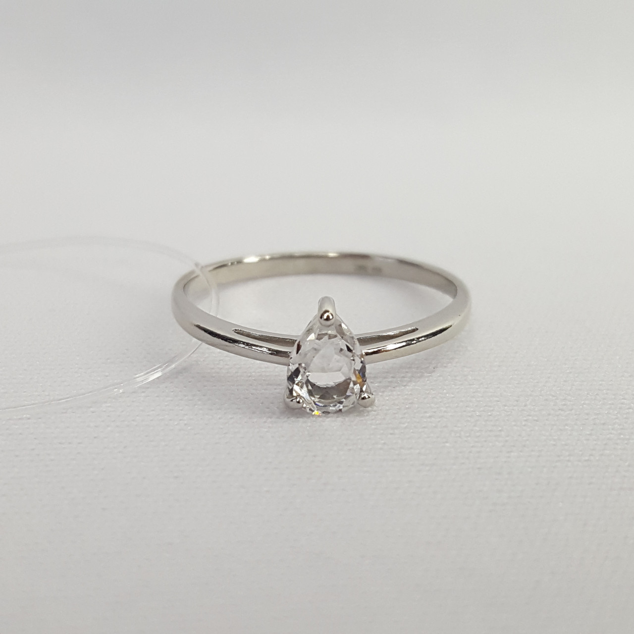 Кольцо из серебра с кристаллом - видео на модели