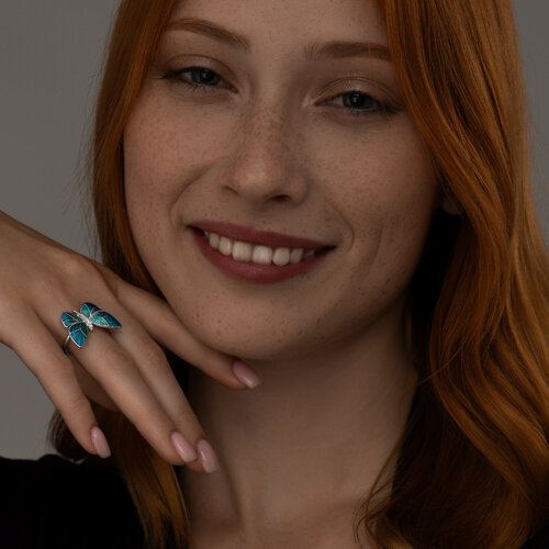 Кольцо из серебра с фианитами и эмалью из серебро — вид 4