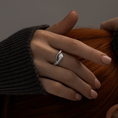 Кольцо из серебра с фианитами из серебро — вид 3