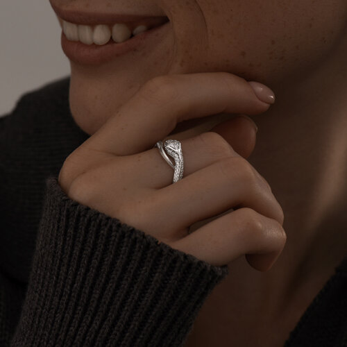 Кольцо из серебра с фианитами из серебро — вид 4