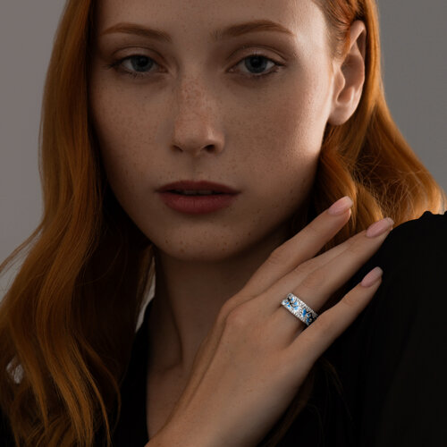 Кольцо из серебра с фианитами и эмалью из серебро — вид 3