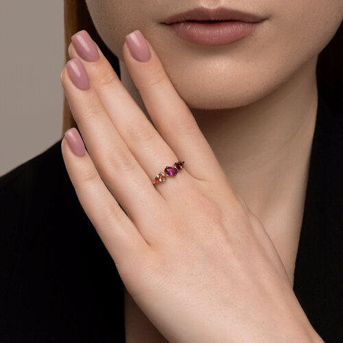 Кольцо из серебра с корундом и фианитами из серебро — вид 3