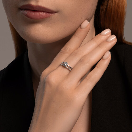 Кольцо из серебра с фианитами из серебро — вид 3