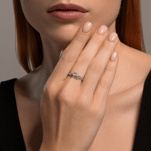 Кольцо из серебра с фианитами из серебро — вид 4