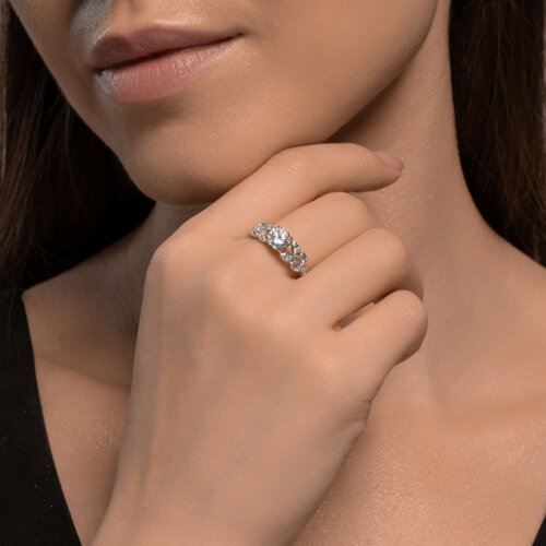 Кольцо из серебра с фианитами из серебро — вид 3