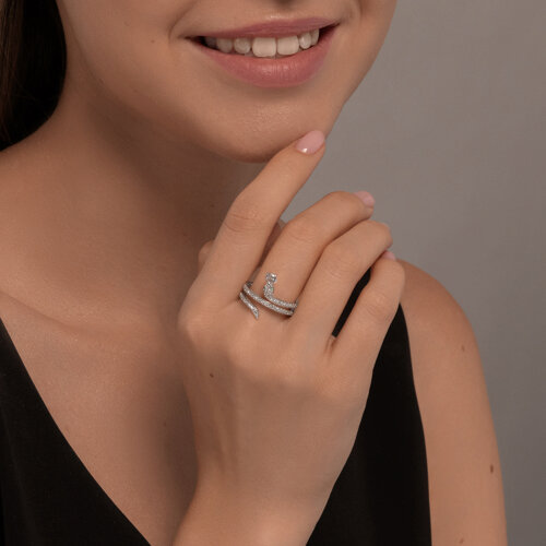 Кольцо из серебра с фианитами из серебро — вид 3