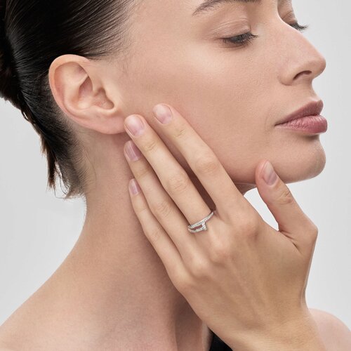 Кольцо из серебра с фианитами из серебро — вид 3