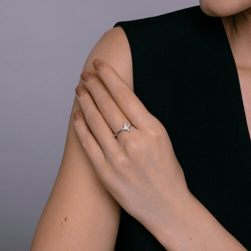 Кольцо из серебра с фианитами из серебро — вид 3