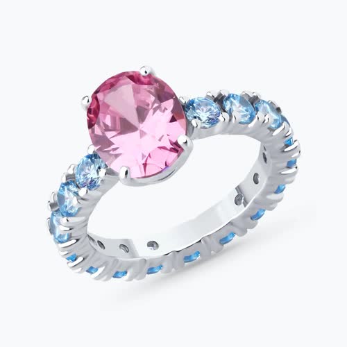 Кольцо из серебра с фианитами - видео на модели