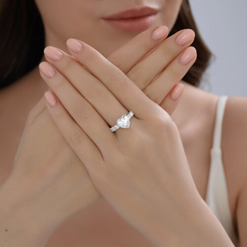 Кольцо из серебра с фианитами из серебро — вид 4