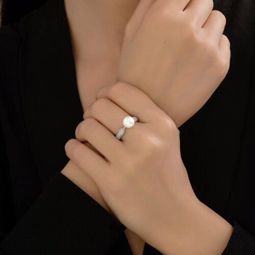 Кольцо из серебра с синтетическим жемчугом и фианитами из серебро — вид 4