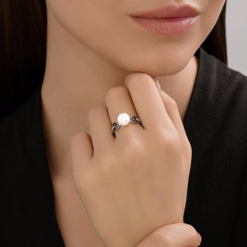 Кольцо из серебра с синтетическим жемчугом и фианитами из серебро — вид 4