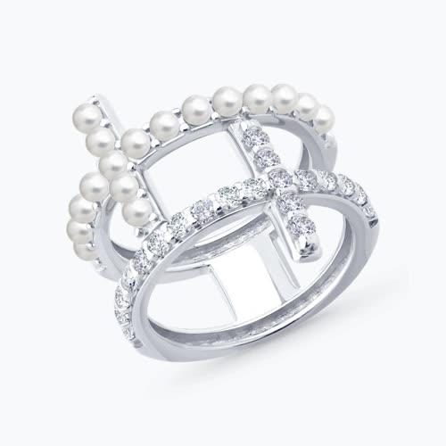 Кольцо из серебра с синтетическим жемчугом и фианитами - видео на модели