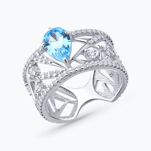 Кольцо из серебра с фианитами - видео на модели