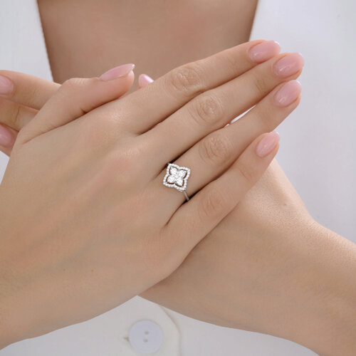 Кольцо из серебра с фианитами из серебро — вид 3