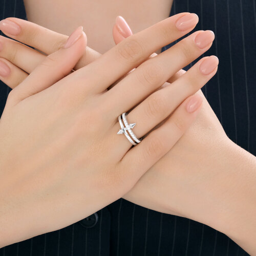 Кольцо из серебра с фианитами из серебро — вид 3