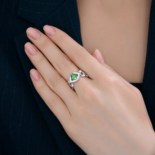 Кольцо из серебра с фианитами из серебро — вид 3