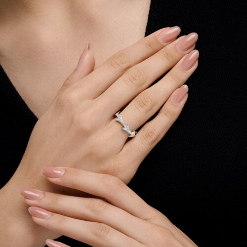 Кольцо из серебра с фианитами из серебро — вид 3