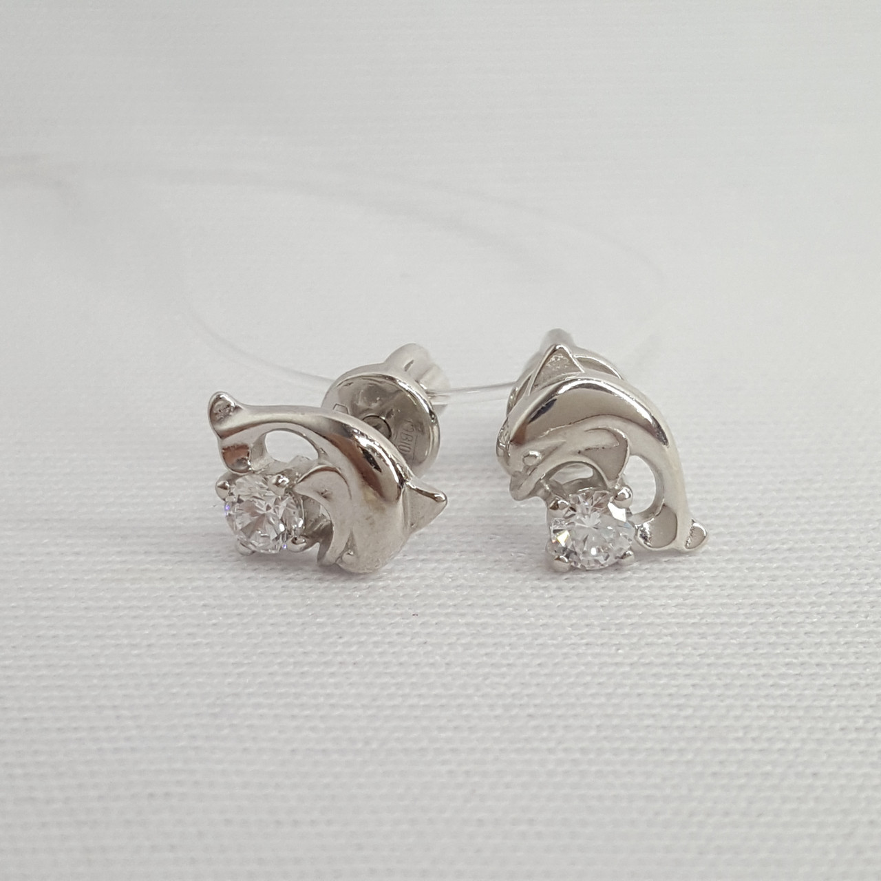 Серьги из серебра с фианитами - видео на модели