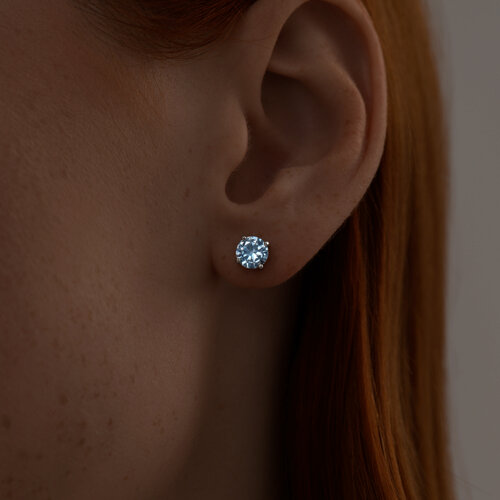 Серьги-пусеты из серебра с голубыми фианитами из серебро — вид 3