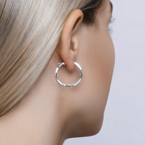 Серьги-кольца с белой эмалью из серебро — вид 2