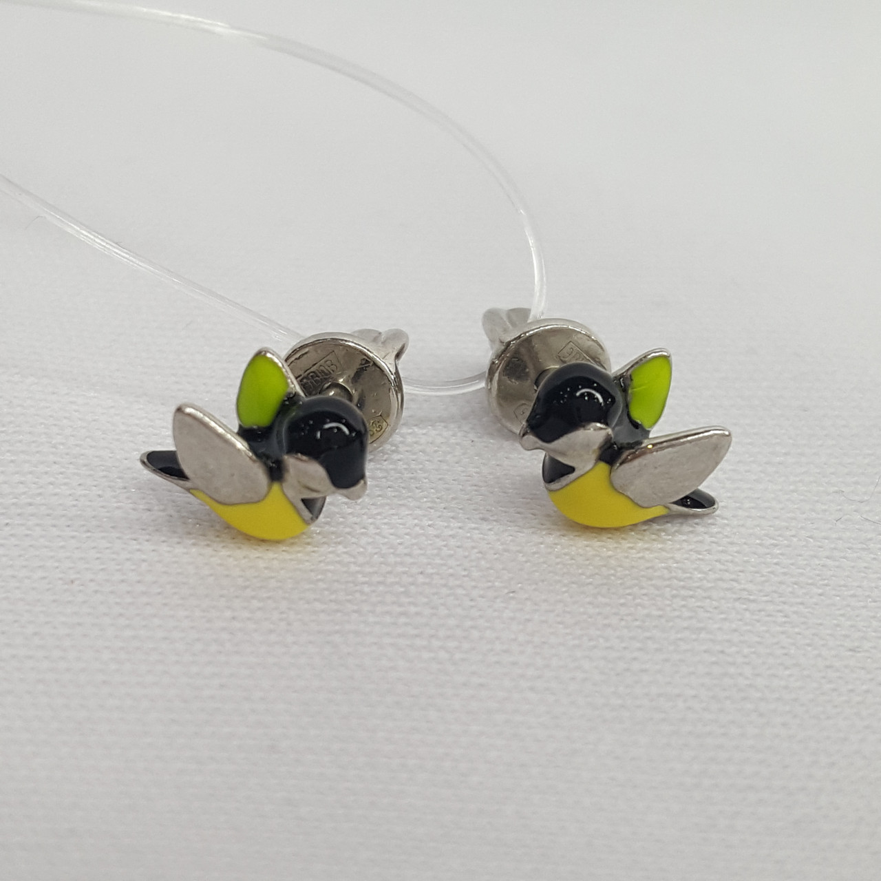 Серьги-пусеты из серебра с эмалью - видео на модели