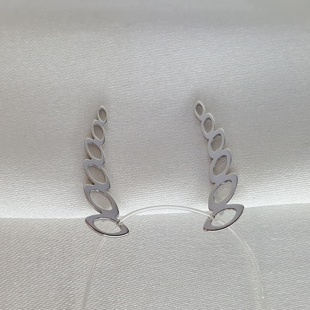 Серьги из серебра - видео на модели