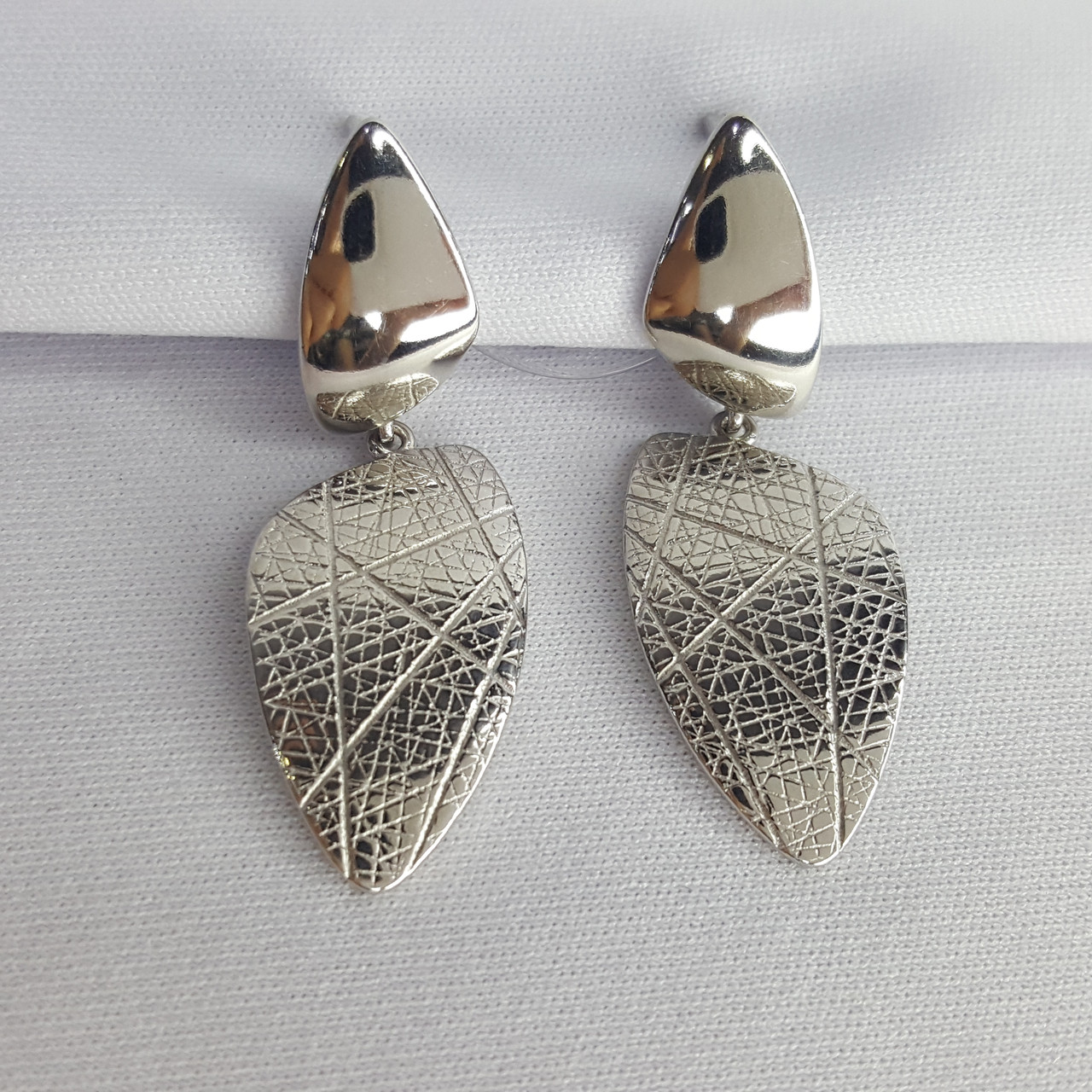 Серьги из серебра - видео на модели