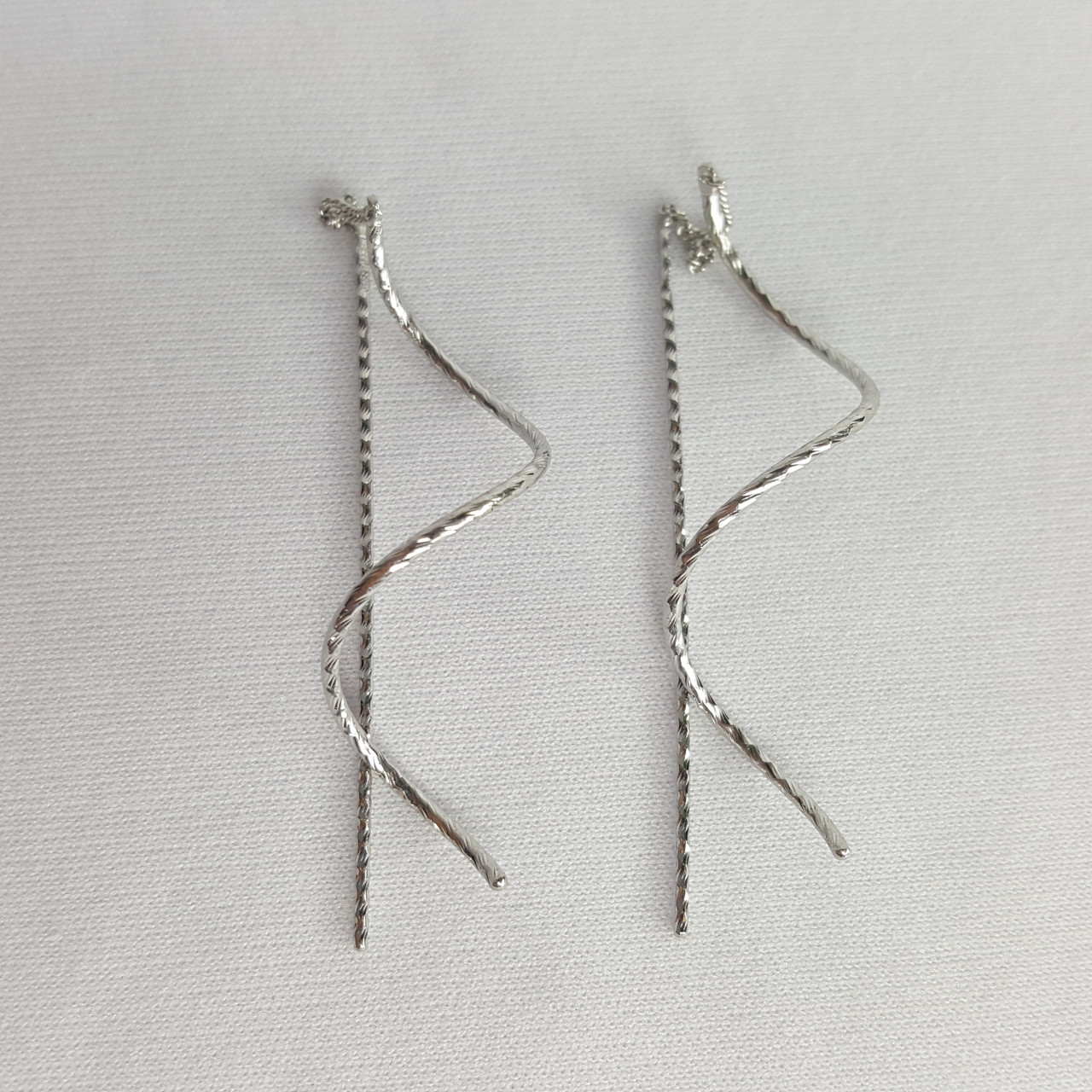 Серьги из серебра - видео на модели