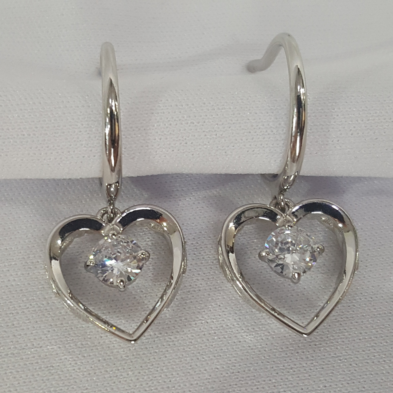 Серьги из серебра с фианитами - видео на модели