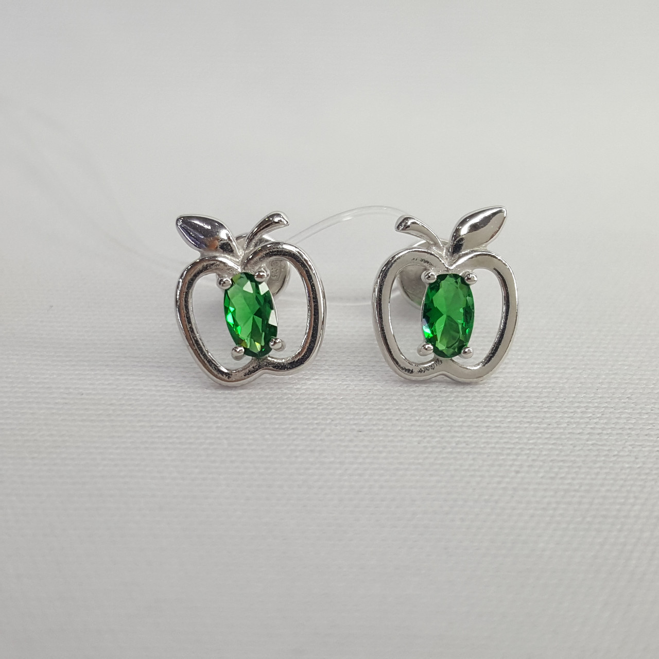 Серьги из серебра с фианитами - видео на модели