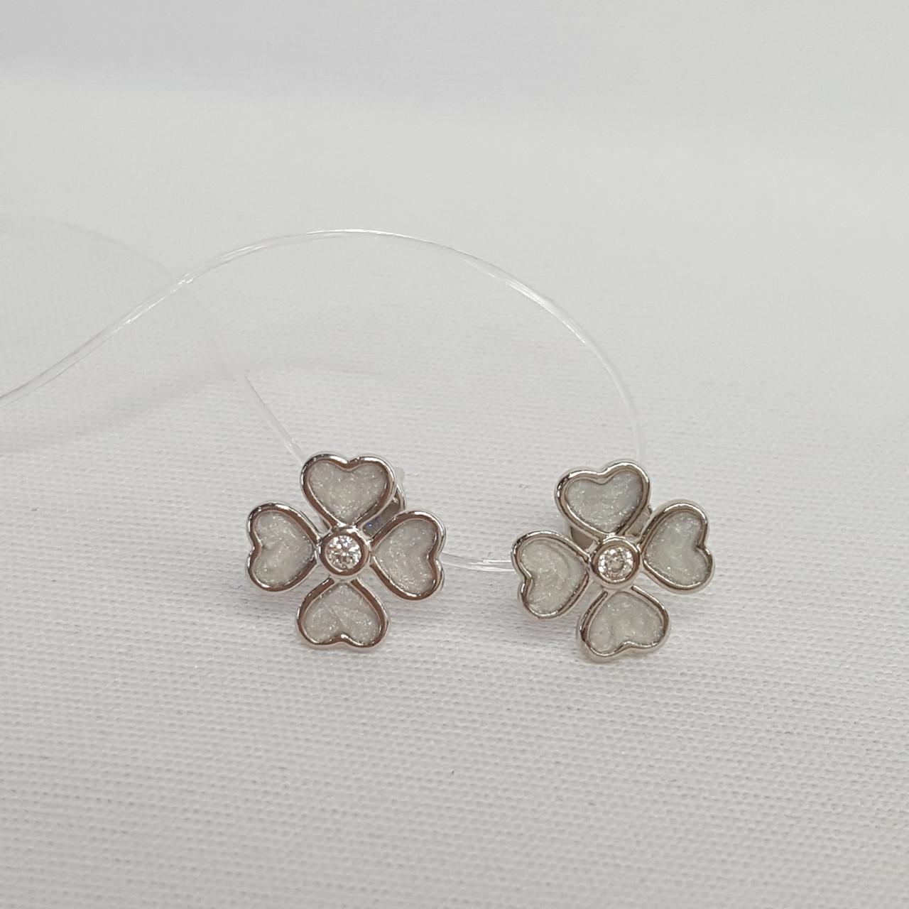 Серьги из серебра с фианитами и эмалью - видео на модели