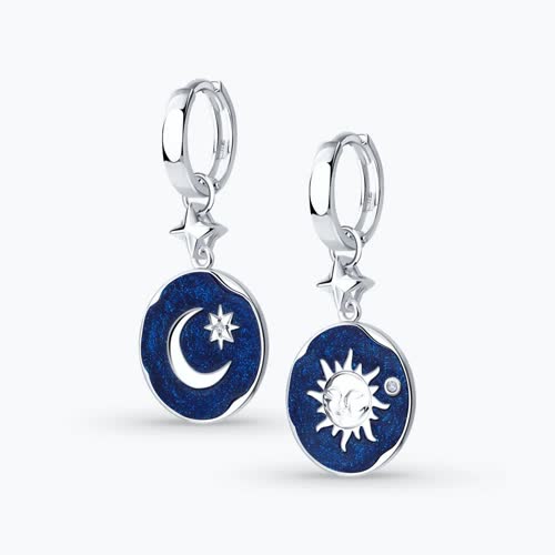 Серьги из серебра с фианитами и эмалью - видео на модели