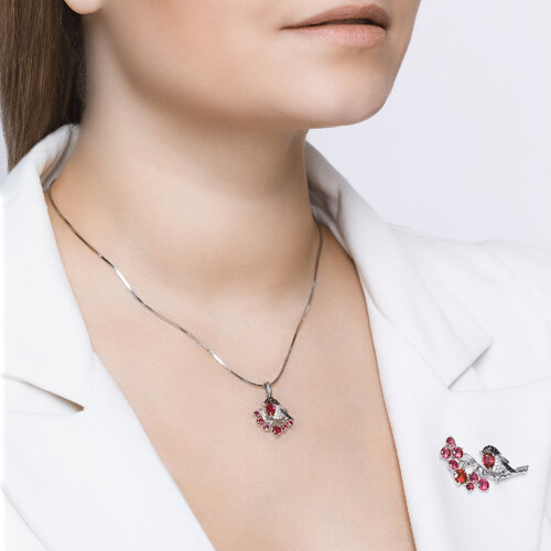 Подвеска из серебра с красными корунд (синт.) и бесцветными, красным и чёрными фианитами из серебро — вид 4