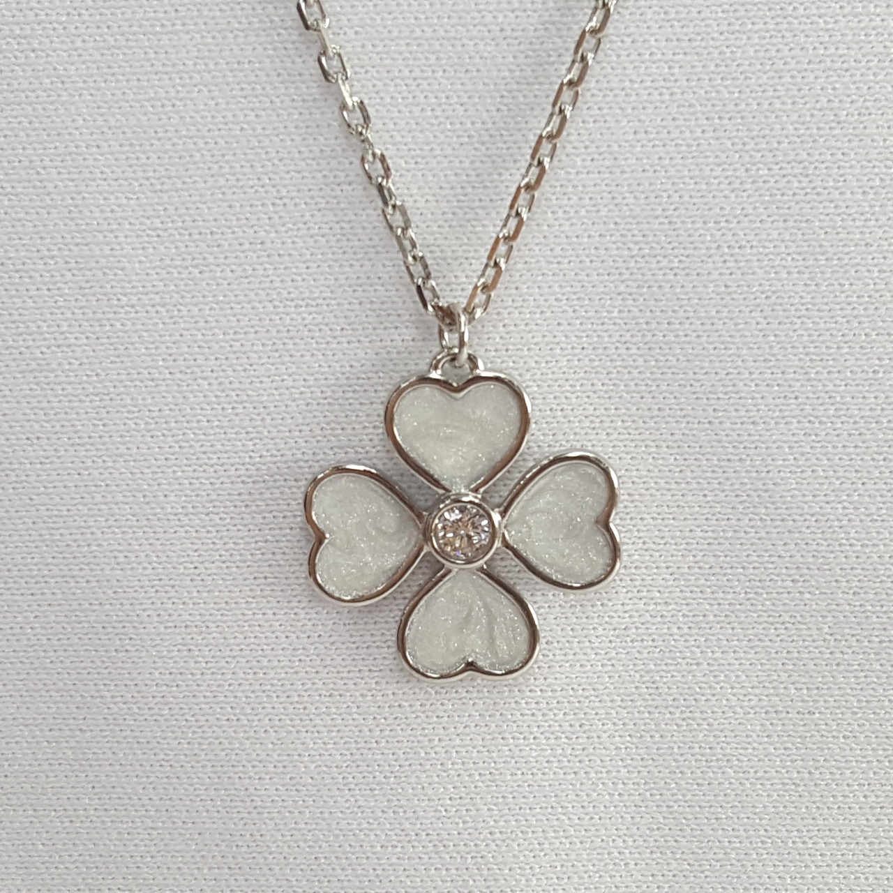 Колье из серебра с фианитом и эмалью - видео на модели