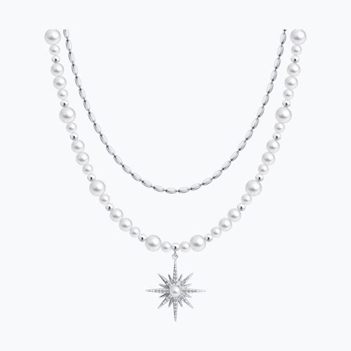 Колье из серебра с синтетическим жемчугом и фианитами - видео на модели