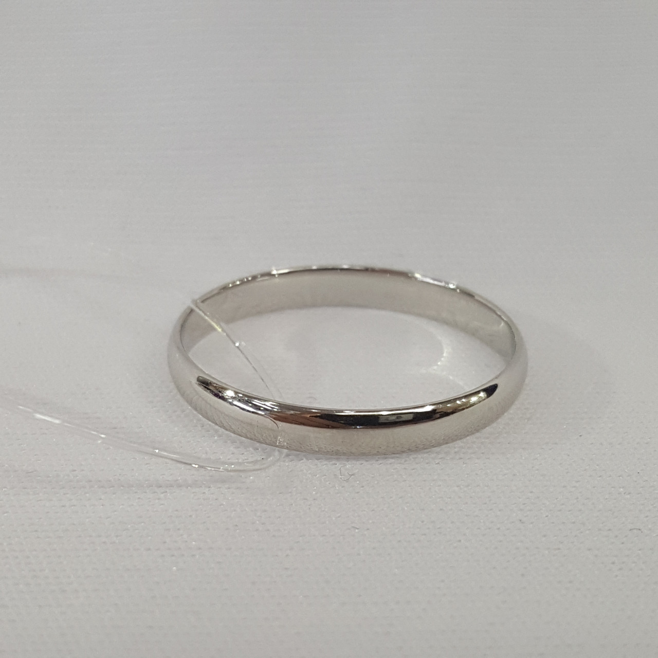 Обручальное кольцо из серебра - видео на модели