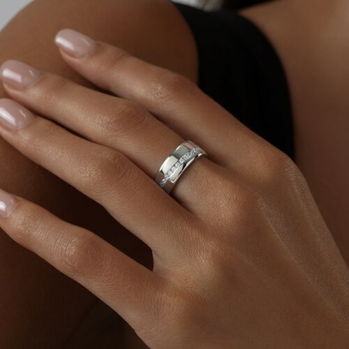 Обручальное кольцо из серебра с фианитами из серебро — вид 3