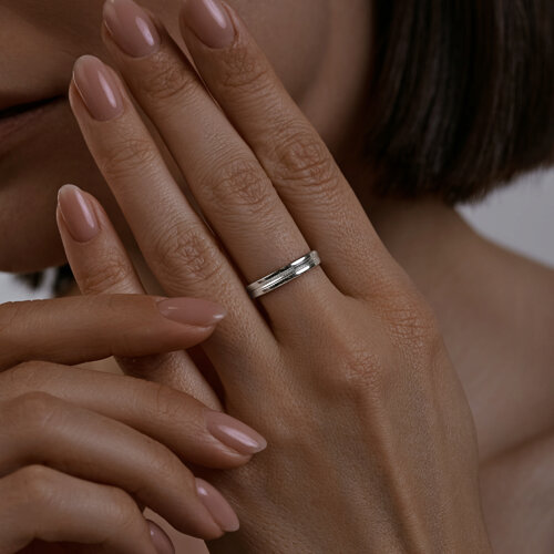 Обручальное кольцо из серебра с фианитом из серебро — вид 3