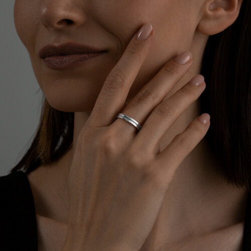 Обручальное кольцо из серебра с фианитом из серебро — вид 4